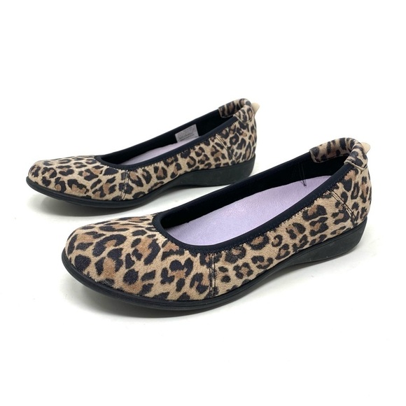 Aravon Abbey Ballet Flat Leopard Print - Picture 2 of 7